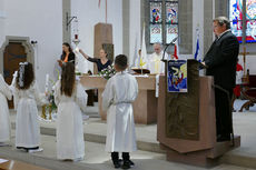 Feier der 1. Heiligen Kommunion in Sankt Crescentius (Foto: Karl-Franz Thiede)